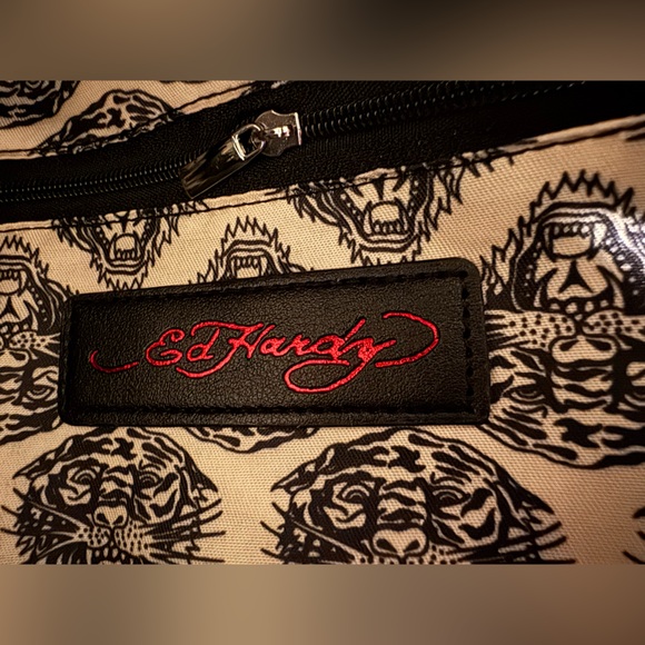 NWT Ed Hardy Black and Red Sling Bag/Bum Bag with Skull Design - Picture 11 of 14